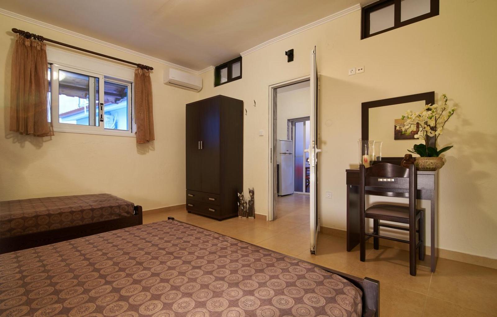 Sunset Studios - Suites With Seaview & Back Side Apartements Toroni Buitenkant foto